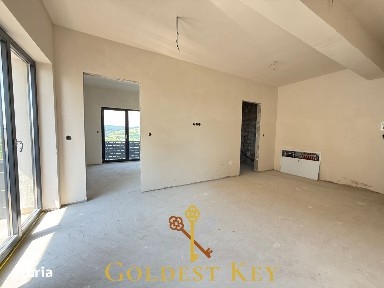 Apartament semifinisat cu doua camere si doua balcoane! BACIU
