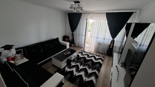 Apartament 3 camere, cu anexa si curte