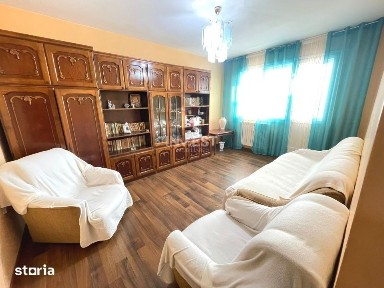 Apartament de vanzare cu 3 camere, decomandat, zona Piata Nicolina, Ia