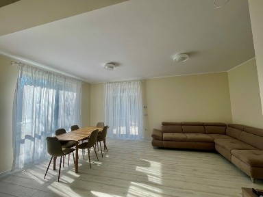 Proprietar inchiriez jumatate duplex