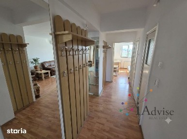 Apartament de 3 Camere pe Două Fețe, cu 2 Băi, 2 Balcoane și 2 Locuri