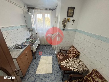 Apartament 2 camere cu garaj, central, str. Isacciei