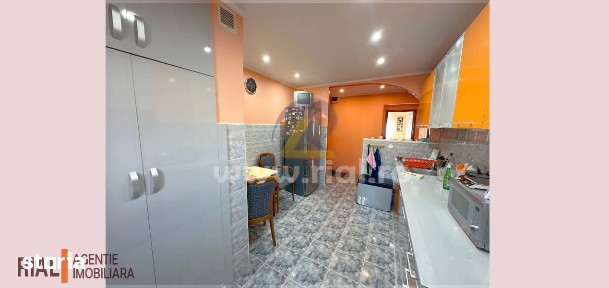 Apartament 3 camere de vânzare - Vitrometan