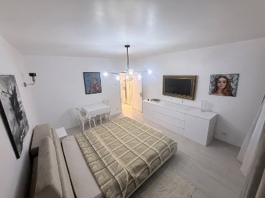 Direct proprietar - Garsonieră spațioasă de închiriat | Bd. Dacia - Piața Romană | Jacuzzi | 480 €/lună