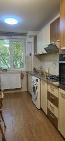 155000 euro-apartament renovat 4 camere semidecomandat la 4-7 minute de: scoala 7, parc, City, piata Brotacei, piata Tomis 3.