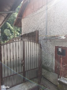 Casă cu curte și acces asfaltat în Sinaia
