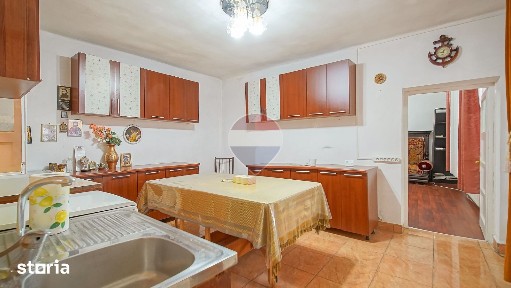 Casă cu 2 apartamente, terasă și garaj, zona Piața Unirii, Brașov