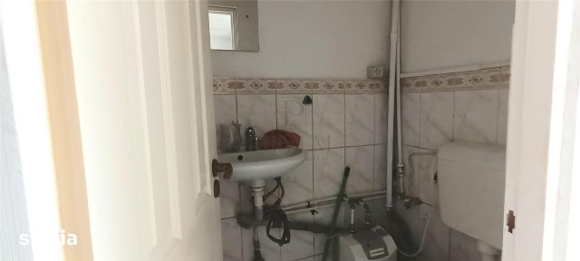Spatiu comercial cu vitrina mare - Dambovita