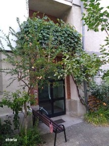 Vand in Orsova, apartament 3 camere+boxa, decomandat, Etaj 1, S=73mp
