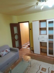 Proprietar inchiriez apartament 2 camere zona Spital Judetean