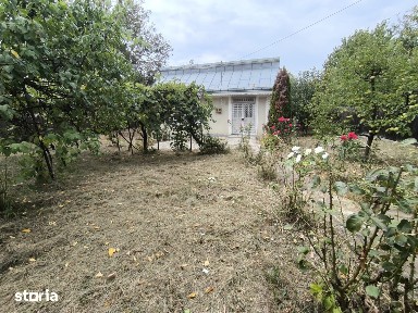 Casă + teren de vânzare în Comuna Dobrovăț, jud. Iași - zonă centrală!