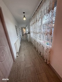 Casă de vânzare - Strada Crinului