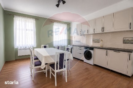 Casă cu teren de 1.123 mp, anexe, garaj și pivnițe Maierus