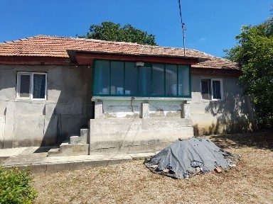 Casa cu teren de vânzare