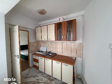 Garsoniera etaj 4 - bloc de apartamente, strada Torentului