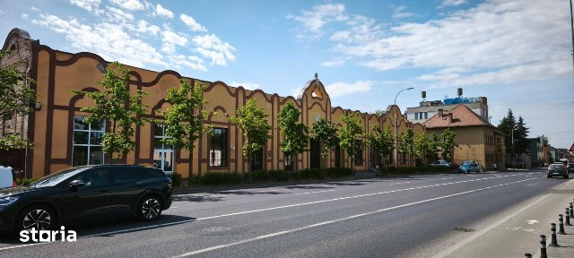 Spatiu comercial 110 mp, in Curtea PETRY, semicentral, parcare privata