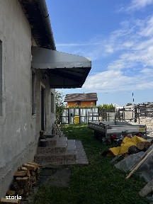 Casă 4 camere, curte mare de 900mp