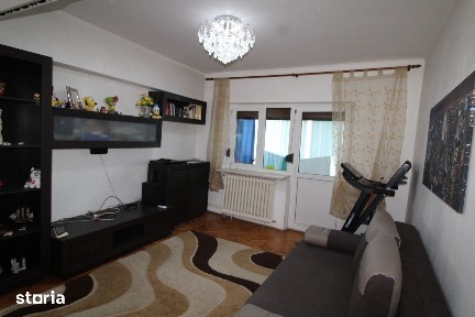 Inchiriere apartament 3 camere, decomandat, etaj 3, strada 23 August