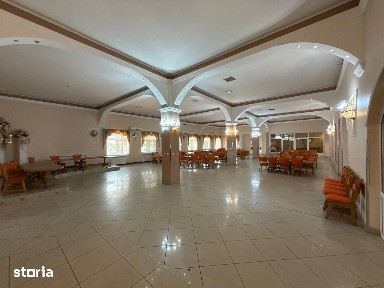 Complex de cladiri, restaurant 900 mp, hala 1000mp,teren 30000mp