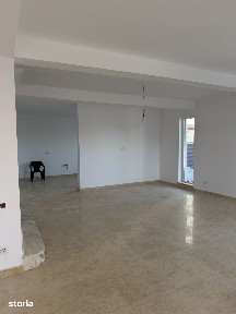 Spațiu comercial de închiriat, parcare inclusă