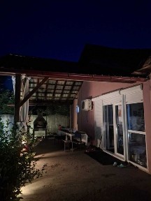 Prticular vand casa frumoasa 5 camere cu gospodarie completa teren 1800 m,in Carna Jud.Dolj
