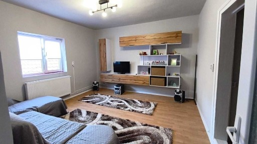 Vand casa S+P+1 zona Garii Podisor