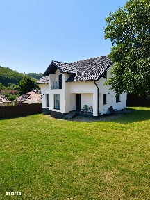 Casă singur în curte, materiale premium Corunca (4camere)