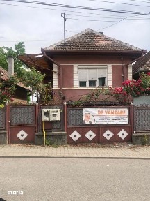Casa de vanzare cu garaj