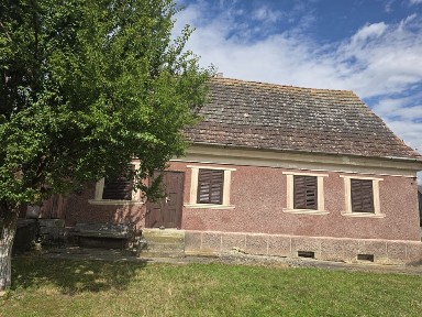 Casa localitatea Monariu