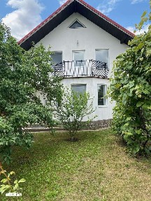 Casa cu mansarda + casa batraneasca in Trifesti, Roman, Jud. Neamt