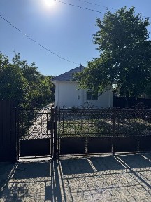 Casa complet renovata partial mobilata