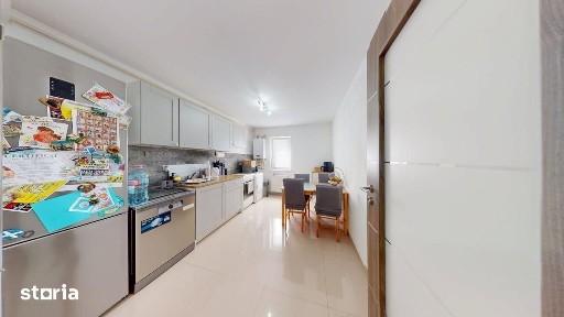 Apartament cu 3 camere, terasă cu vedere la munți și loc de parcare