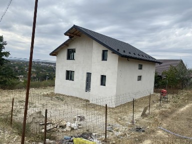 Casa 4 camere de vanzare