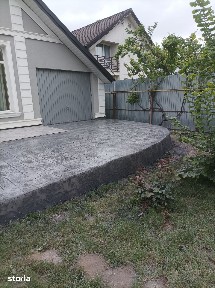 Casă cu garaj și mansardă, 6 camere, curte