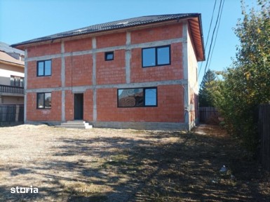 Aproape de oraș! Vânzare casă cu 5 camere în Ulmi!