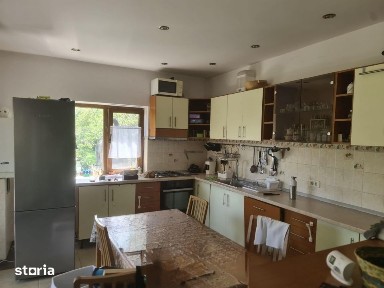 casa curte/ Otopeni/ curte foarte mare/firma rent a car/parcare long t