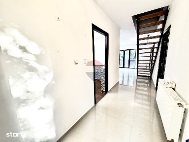 De vanzare | Casa 5 camere si Panouri fotovoltaice | Comuna Berceni