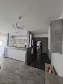 Inchiriez apartament zona Vivo