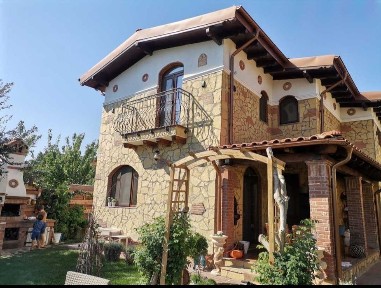 Închiriez sau vând vila Focsani