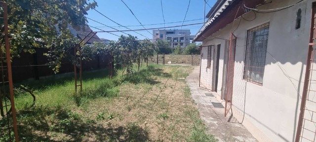 Costinesti Gara vand Cabana 3 camere cu grupuri sanitare + Teren 289 mp + Dependinte