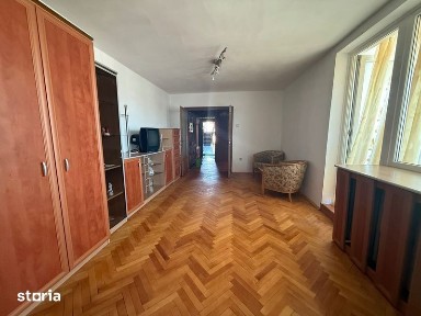 Închiriez apartament
