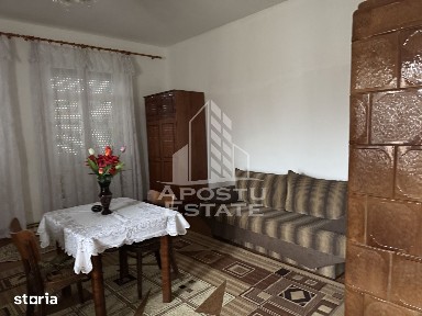 Casă unifamilială în Remetea Mare cu teren de 3383 mp.