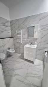 Vand apartament 3 camere zona Zamca