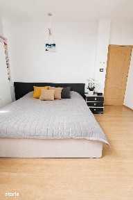 Vand apartament cu 3 camere si loc de parcare