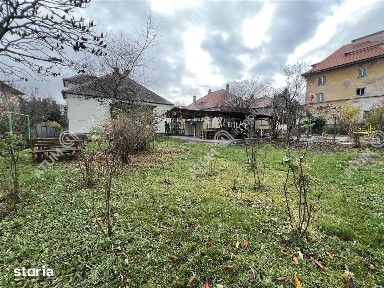 Casa individuala cu 4 camere si teren 900 mp zona Calea Poplacii
