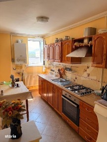 Apartament cu 2 camere renovat in Zarnesti - zona centrala