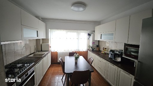 Apartament 4 camere, suprafata mare, structura deosebita, Noua Brasov