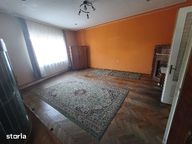 Casă 90 mp utili | Curte delimitata | Cota 1/2 teren | (Primăverii )