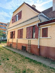 Vand CASA - Codlea, str.T.Vladimirescu, nr.9 jud. Brasov - 7 camere (2 apartamente), pivnita si pod