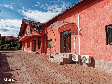 Casă cu 4 camere și garaj în oraș